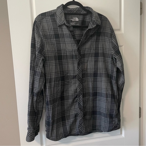 The North Face Plaid Button-Up Shirt in Gray and Black - Picture 1 of 6